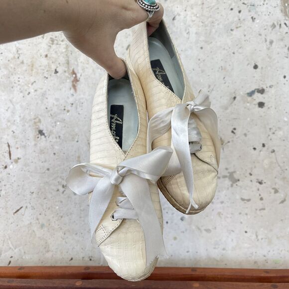 Vintage 80’s Cream Python Skin Shoes w/ Silk Ribbon Laces, Size 7 - Picture 4 of 6